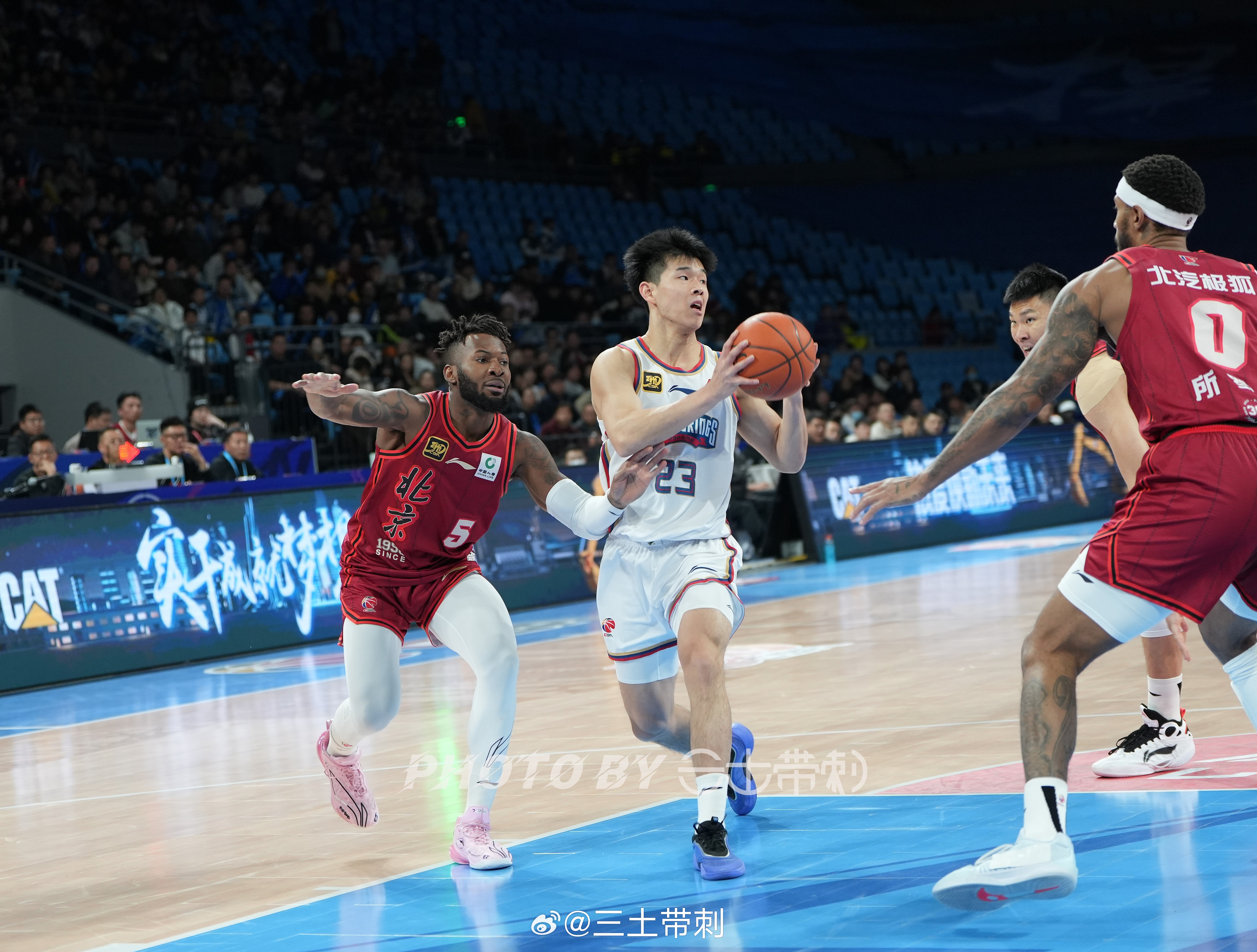 深圳男篮训练开放日，国际比赛日造点机会引欢呼，NBA季后赛在即，临场指挥获称赞的简单介绍-开云首页